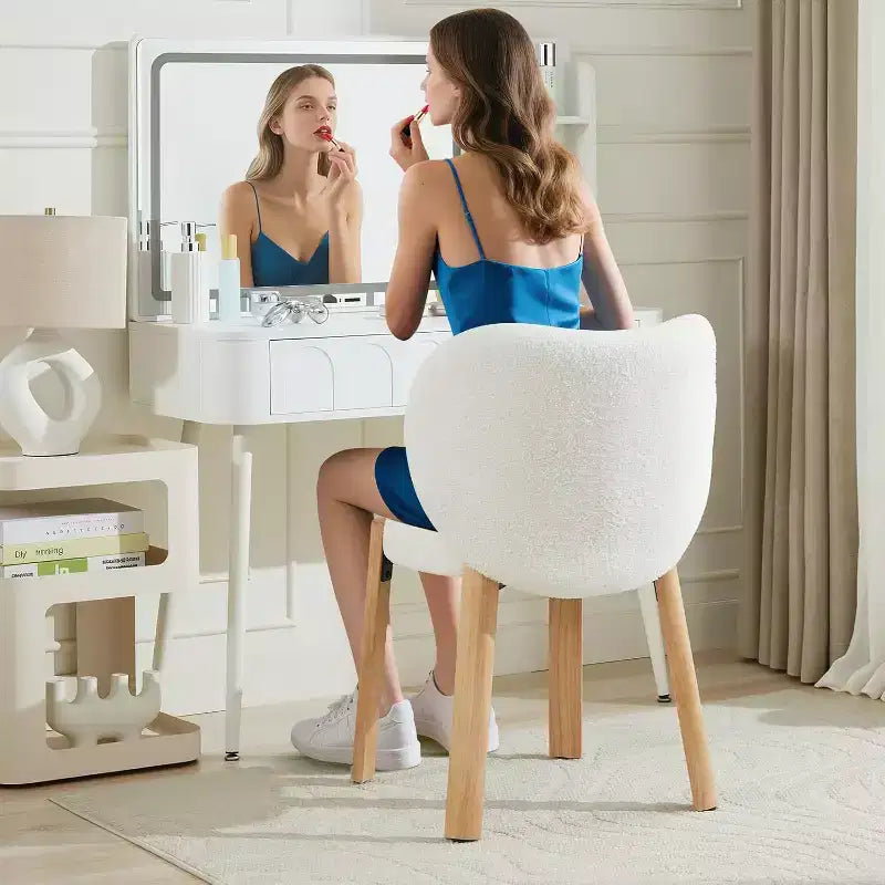 Jolie chaise de coiffeuse avec dossier en forme de cœur, tabouret de maquillage moderne en tissu teddy pour chambre, bureau à domicile, chambre à coucher, salle à manger et salon