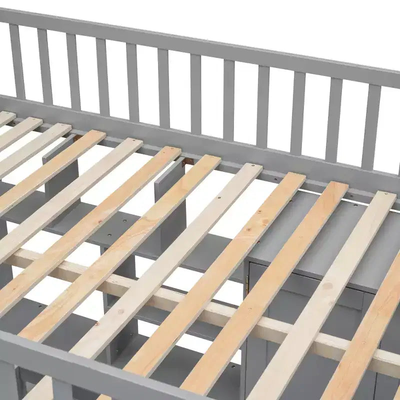 Hochbett für eine Matratze in Größe Full mit Kleiderschrank und integriertem Schreibtisch, Hochbettgestell aus Massivholz mit Treppe und Bücherregal für Kinder