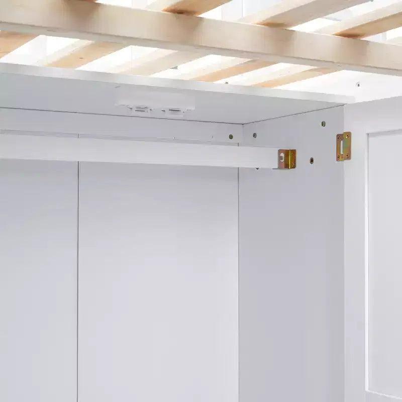 Hochbett für eine Matratze in Größe Full mit Kleiderschrank und integriertem Schreibtisch, Hochbettgestell aus Massivholz mit Treppe und Bücherregal für Kinder