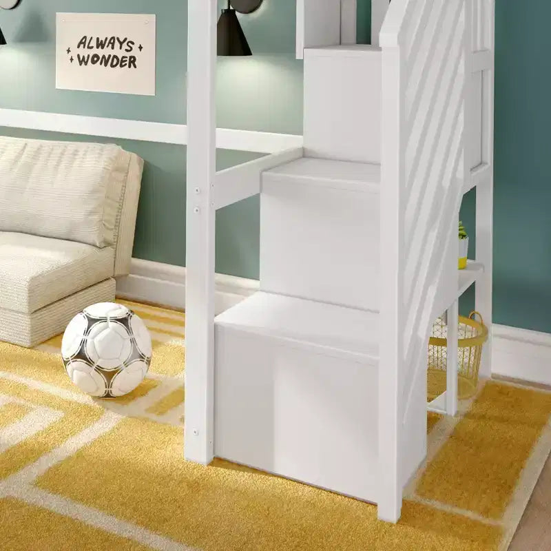 Klassisches Hochbett für zwei mit Treppe