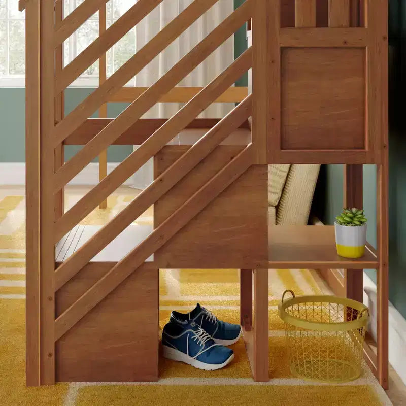 Klassisches Hochbett für zwei mit Treppe