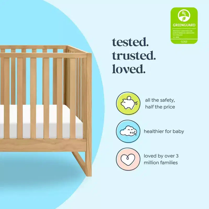 Modernes Babybett aus natürlichem Holz, sicheres Gitterbett fürs Babyzimmer