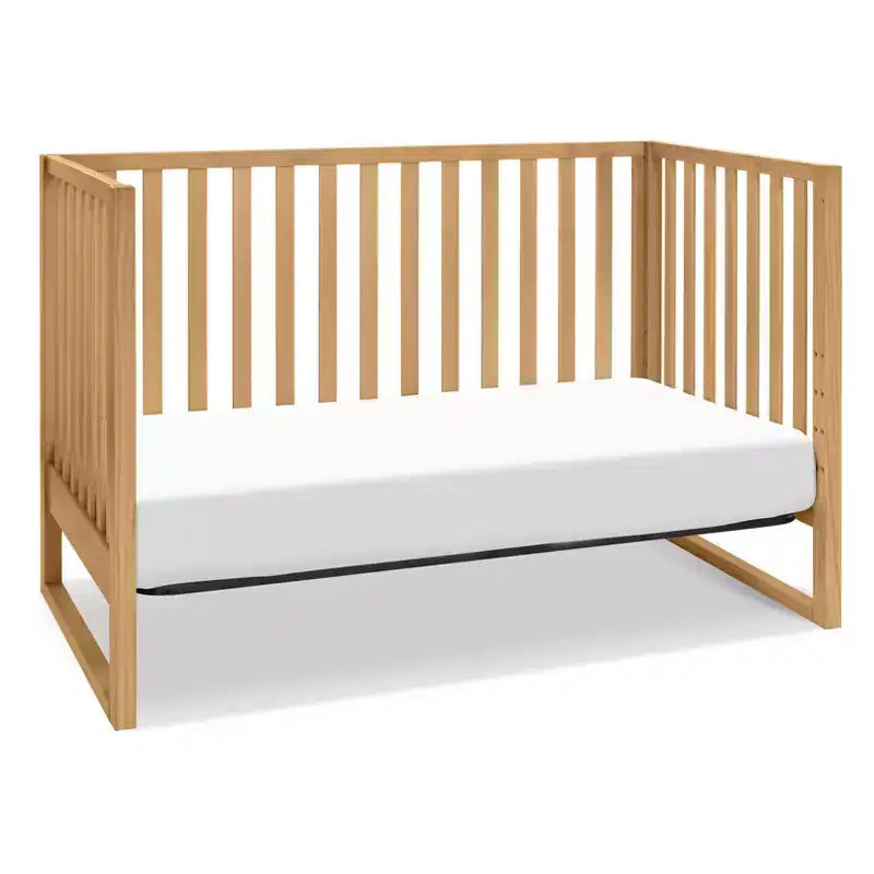 Modernes Babybett aus natürlichem Holz, sicheres Gitterbett fürs Babyzimmer