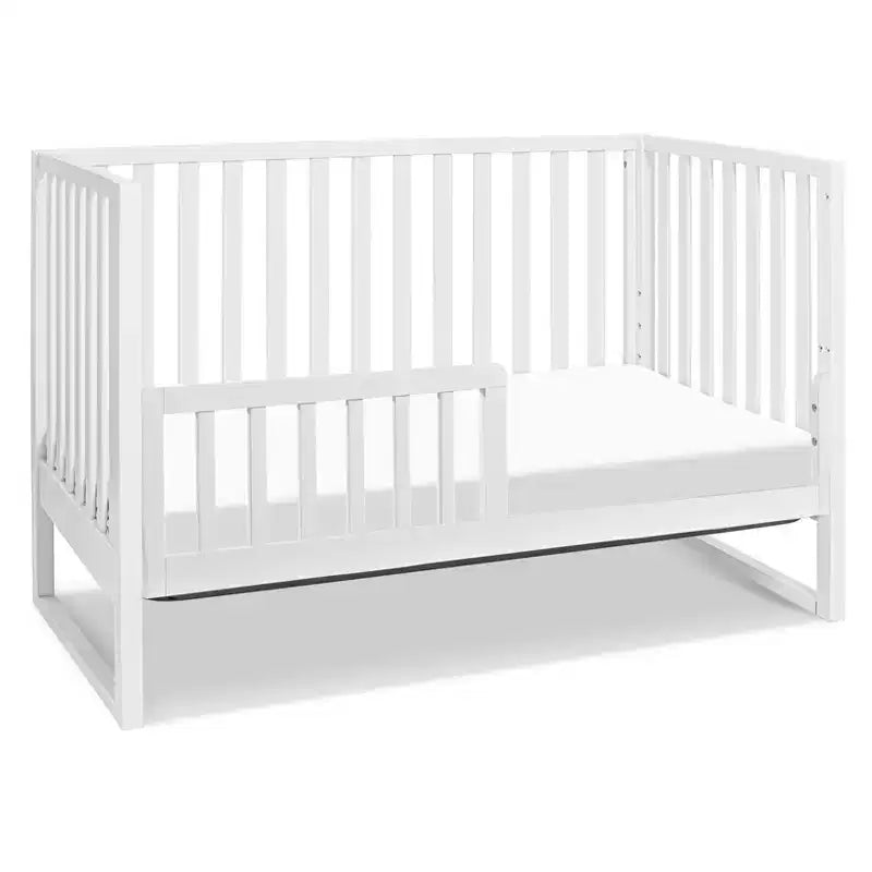 Modernes Babybett aus natürlichem Holz, sicheres Gitterbett fürs Babyzimmer