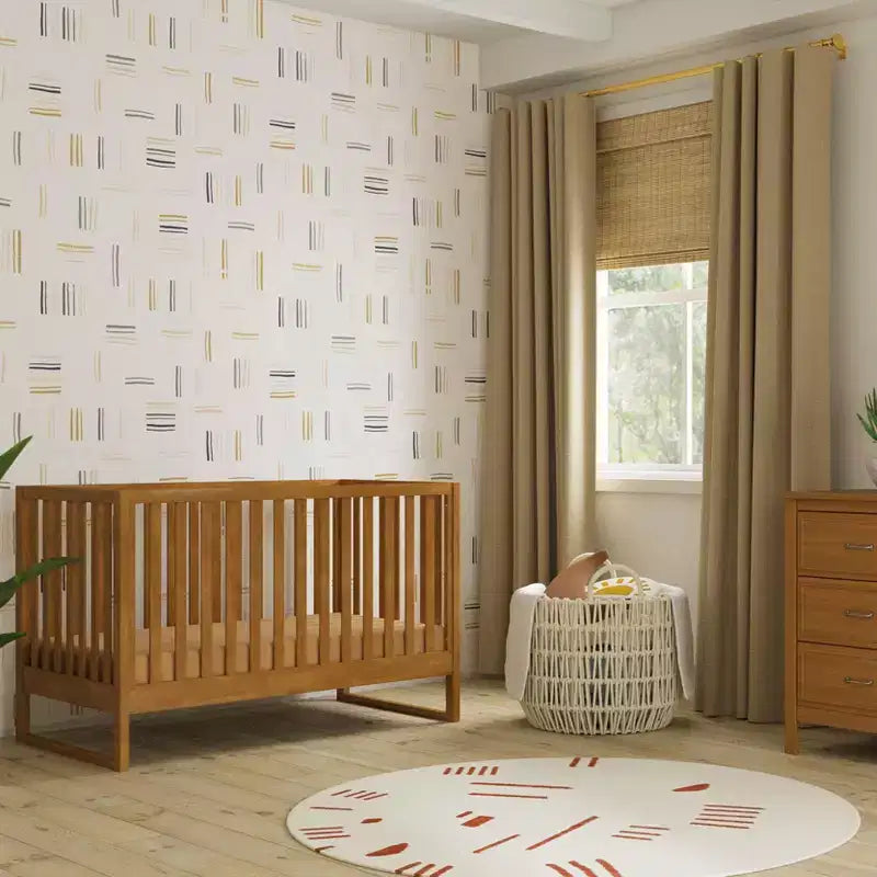 Modernes Babybett aus natürlichem Holz, sicheres Gitterbett fürs Babyzimmer