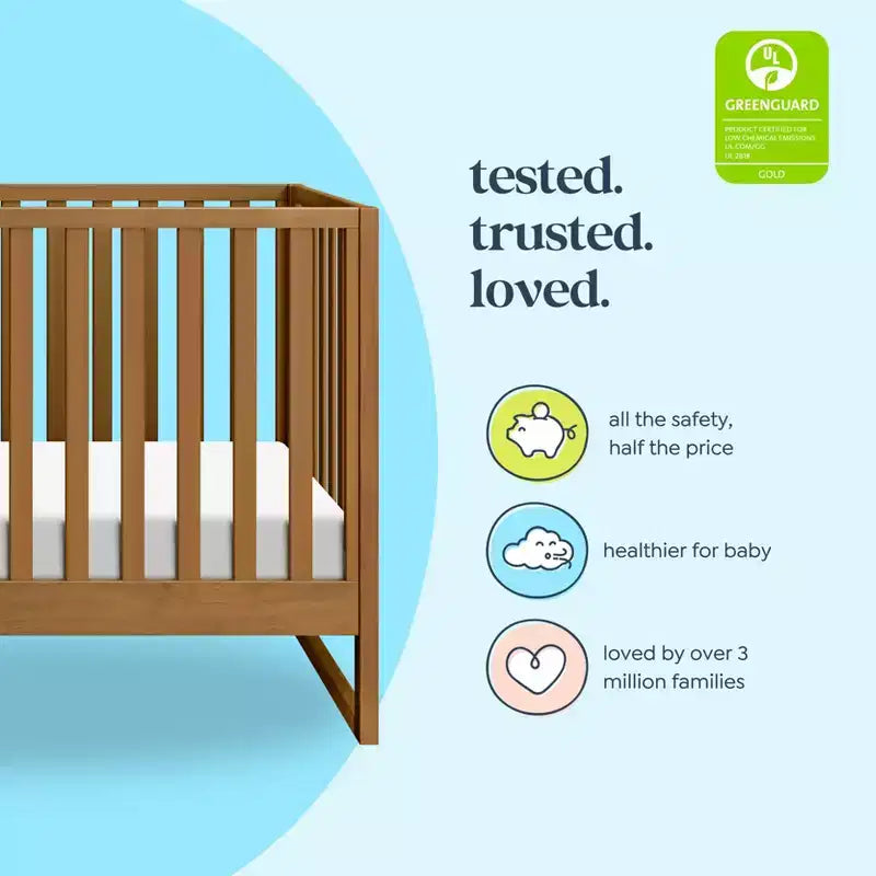 Modernes Babybett aus natürlichem Holz, sicheres Gitterbett fürs Babyzimmer