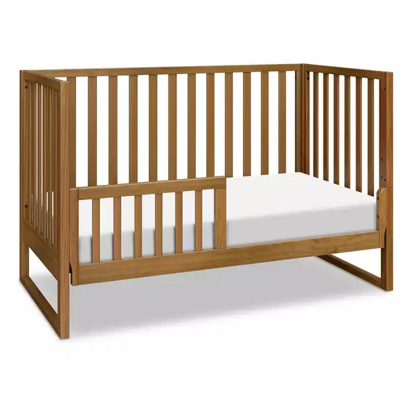 Modernes Babybett aus natürlichem Holz, sicheres Gitterbett fürs Babyzimmer