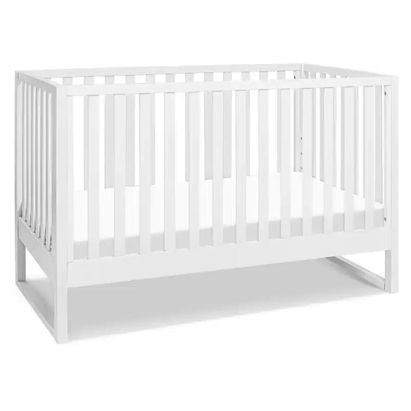 Modernes Babybett aus natürlichem Holz, sicheres Gitterbett fürs Babyzimmer