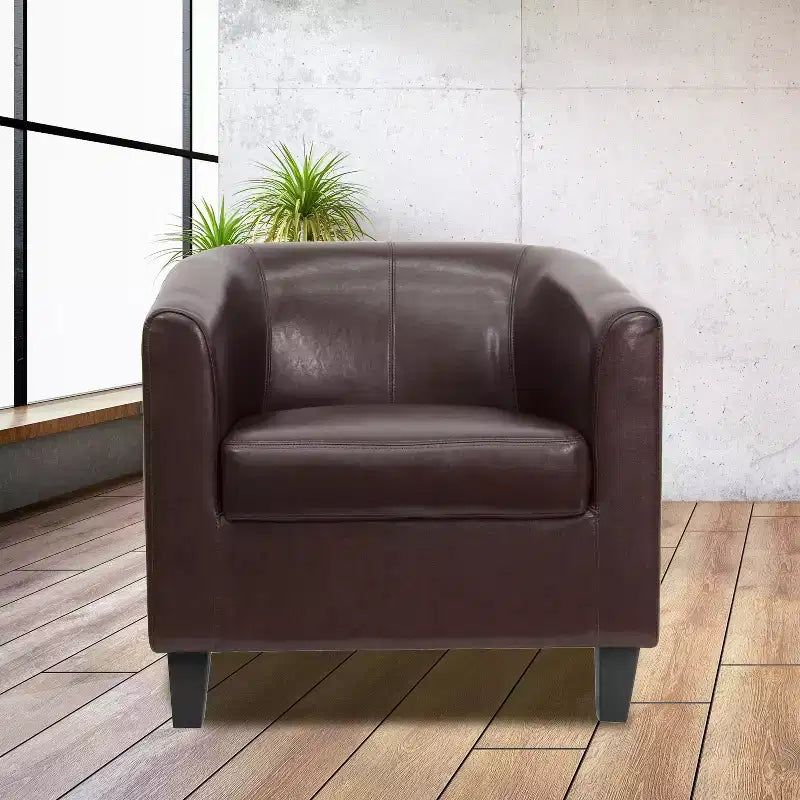 Leder-Loungesessel mit schrägen Armlehnen