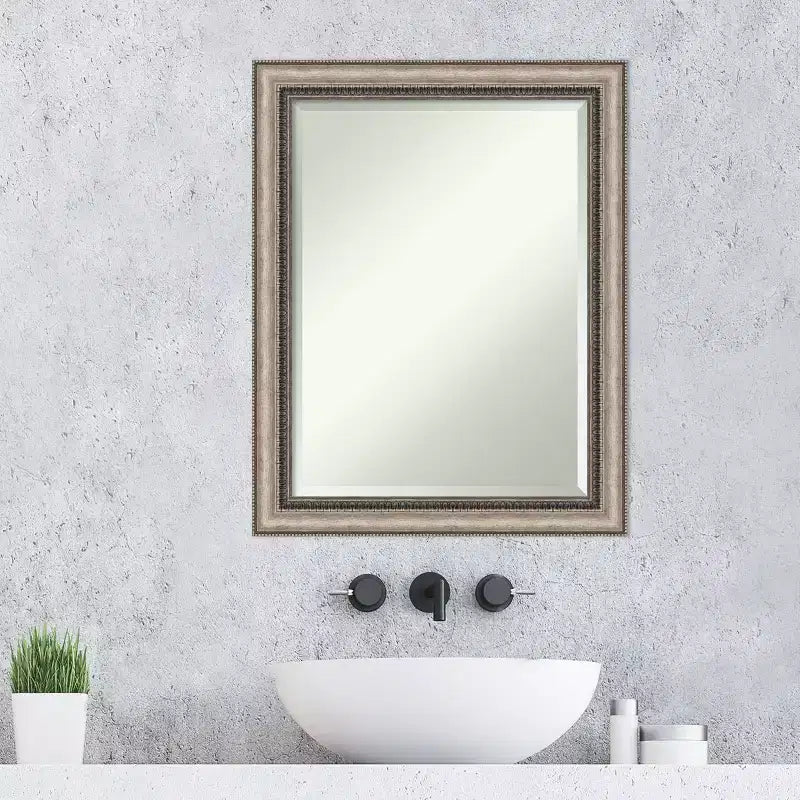 Badezimmer-Wandspiegel mit kunstvollem Rahmen, Silber