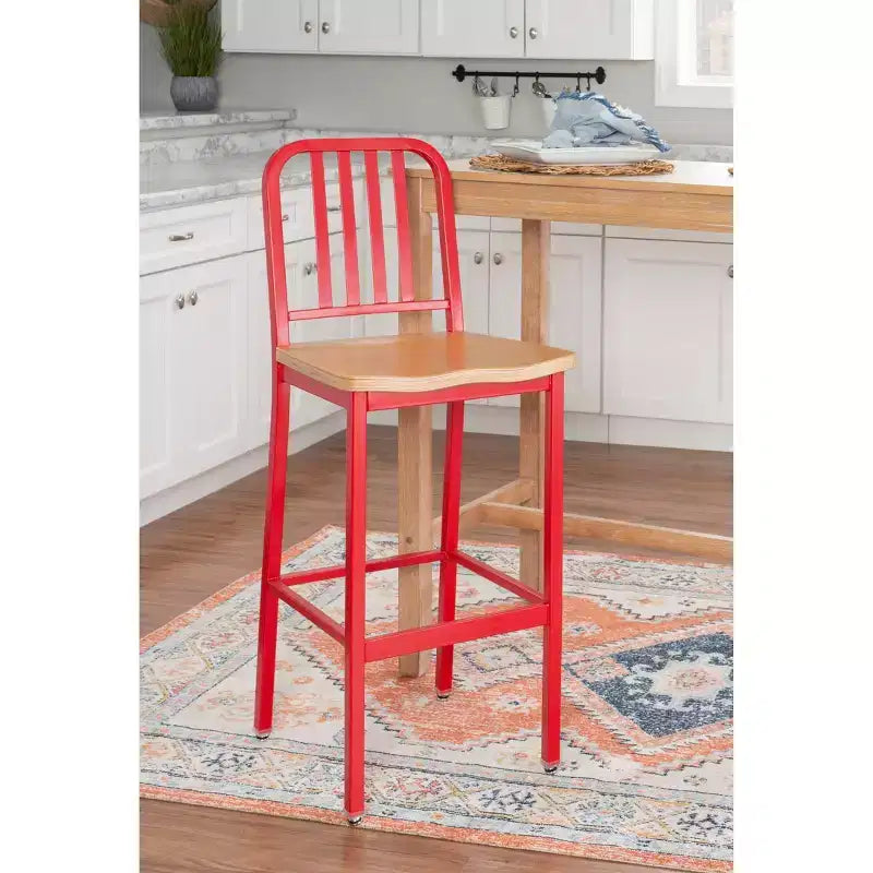 Tabourets de bar industriels, chaises hautes en métal rouge à dossier à lattes et assise en bois