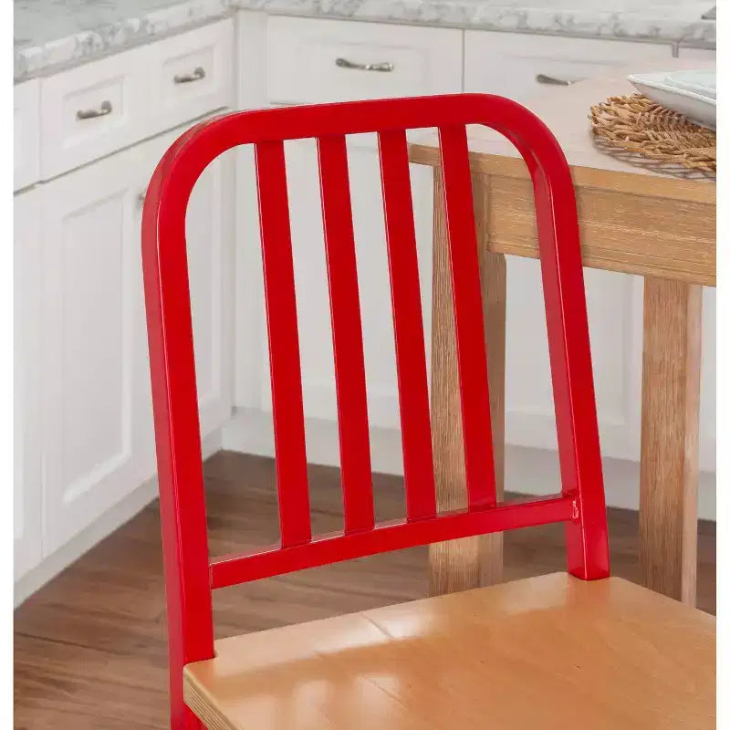 Tabourets de bar industriels, chaises hautes en métal rouge à dossier à lattes et assise en bois