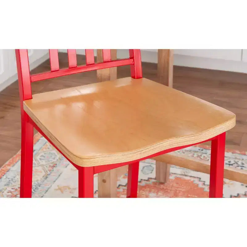 Tabourets de bar industriels, chaises hautes en métal rouge à dossier à lattes et assise en bois
