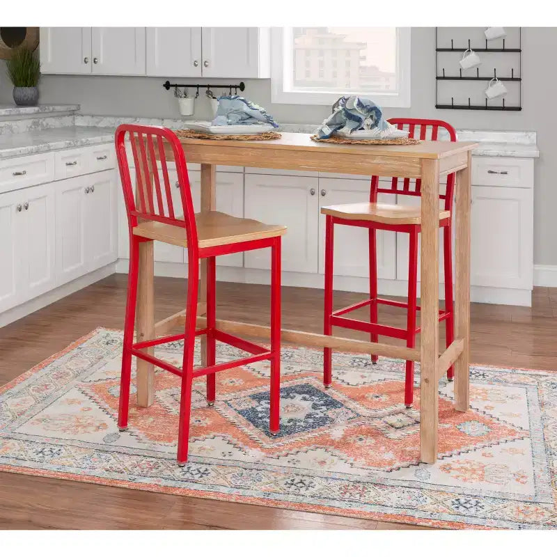 Tabourets de bar industriels, chaises hautes en métal rouge à dossier à lattes et assise en bois
