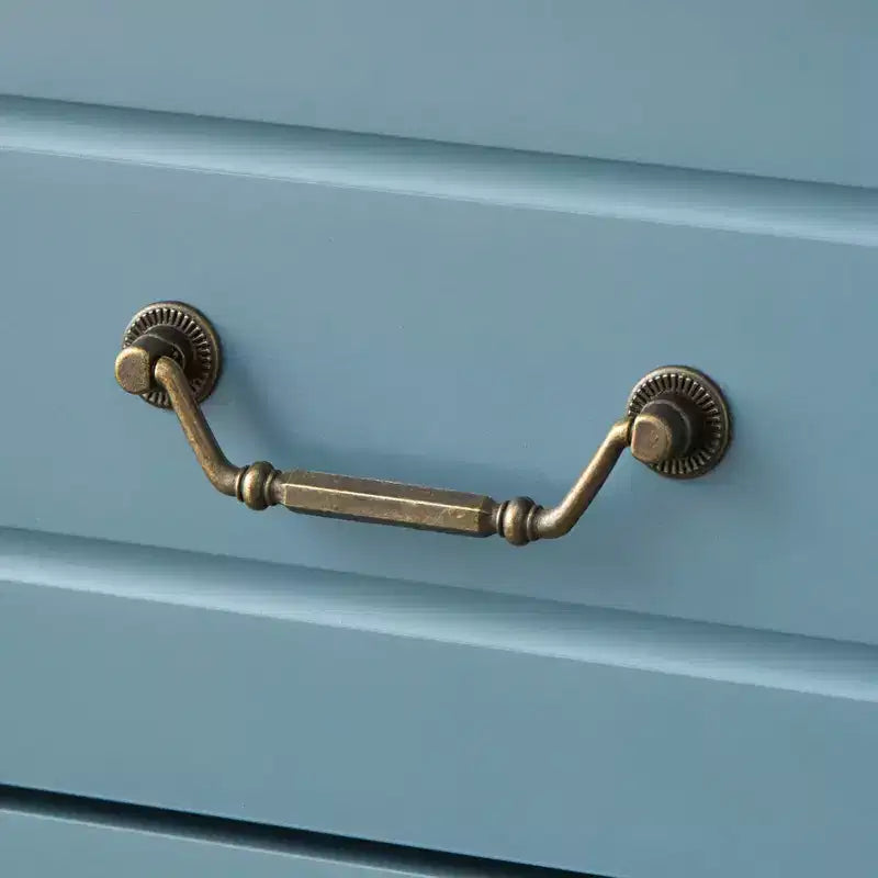 Vintage-Buffetschrank in Schwarz, Sideboard mit Glastüren und 4 Schubladen zur Aufbewahrung zu Hause
